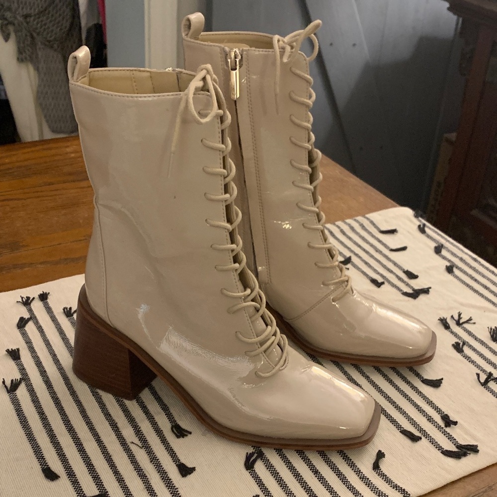 Sam Edelman Westie bootie in cream patent leather. Size 6.